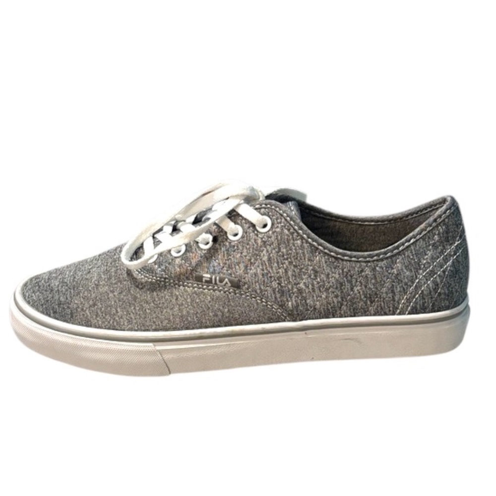 NWOT-Fila Women’s Low-Top Canvas Sneakers w/ a Quilted Pattern-Grey & White - Picture 2 of 11
